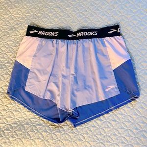 Brooks 3” Chaser Short, size M, NWOT.